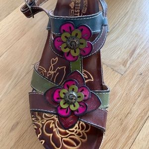 L Artiste size 40/9 beautiful leather sandals.